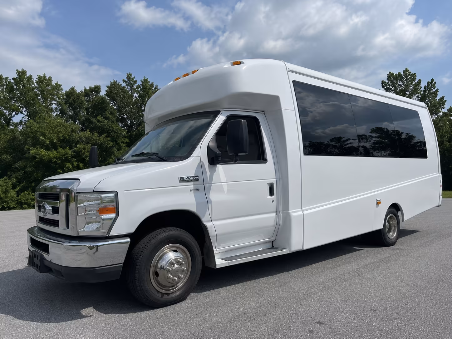 Arlington Winery Tour & Pub Crawl Transportation party bus exterior